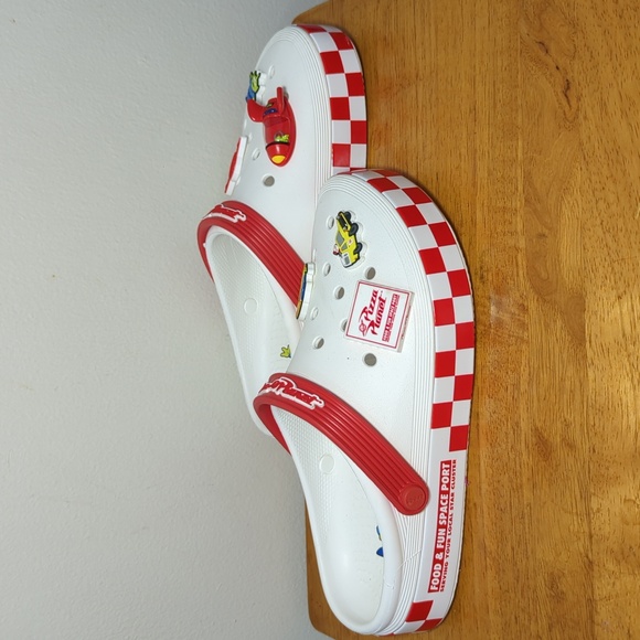 Toy Story x Crocs Off-Court Clog "Pizza Planet" in White Red Women's 10 Men's 8 - Picture 3 of 9